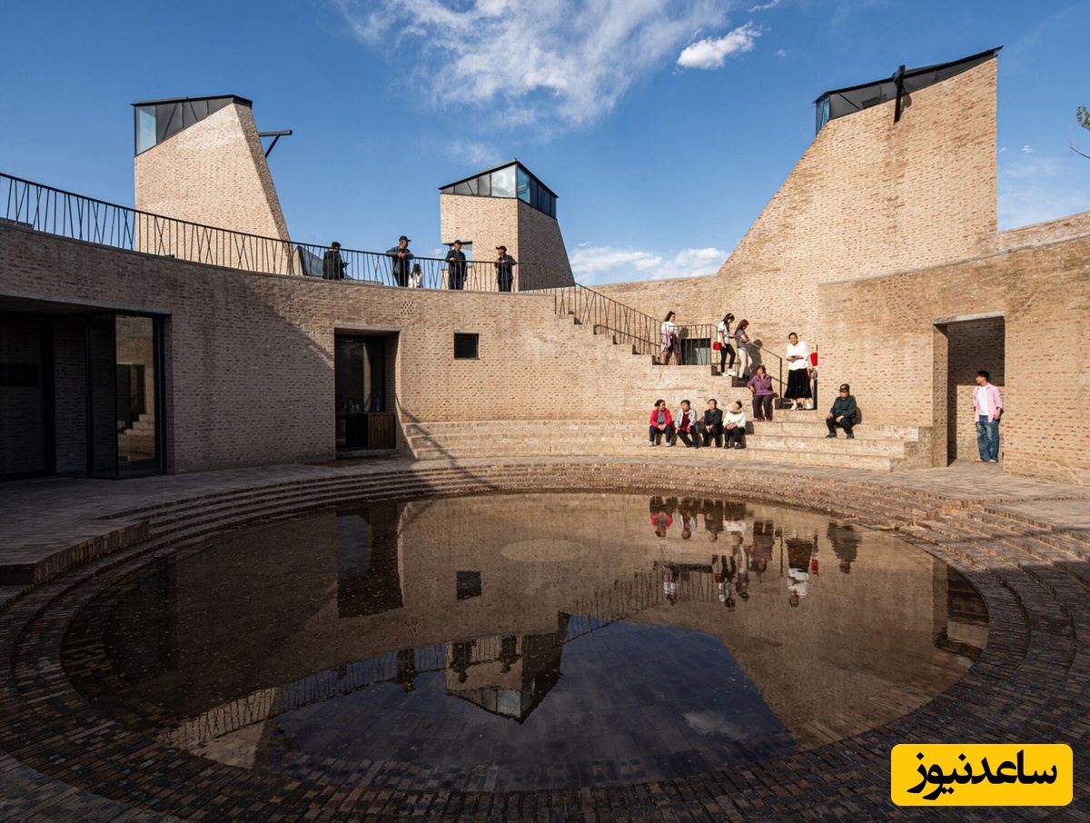 مرکز اجتماعی که از آجرهای بازیافتی ساخته شده