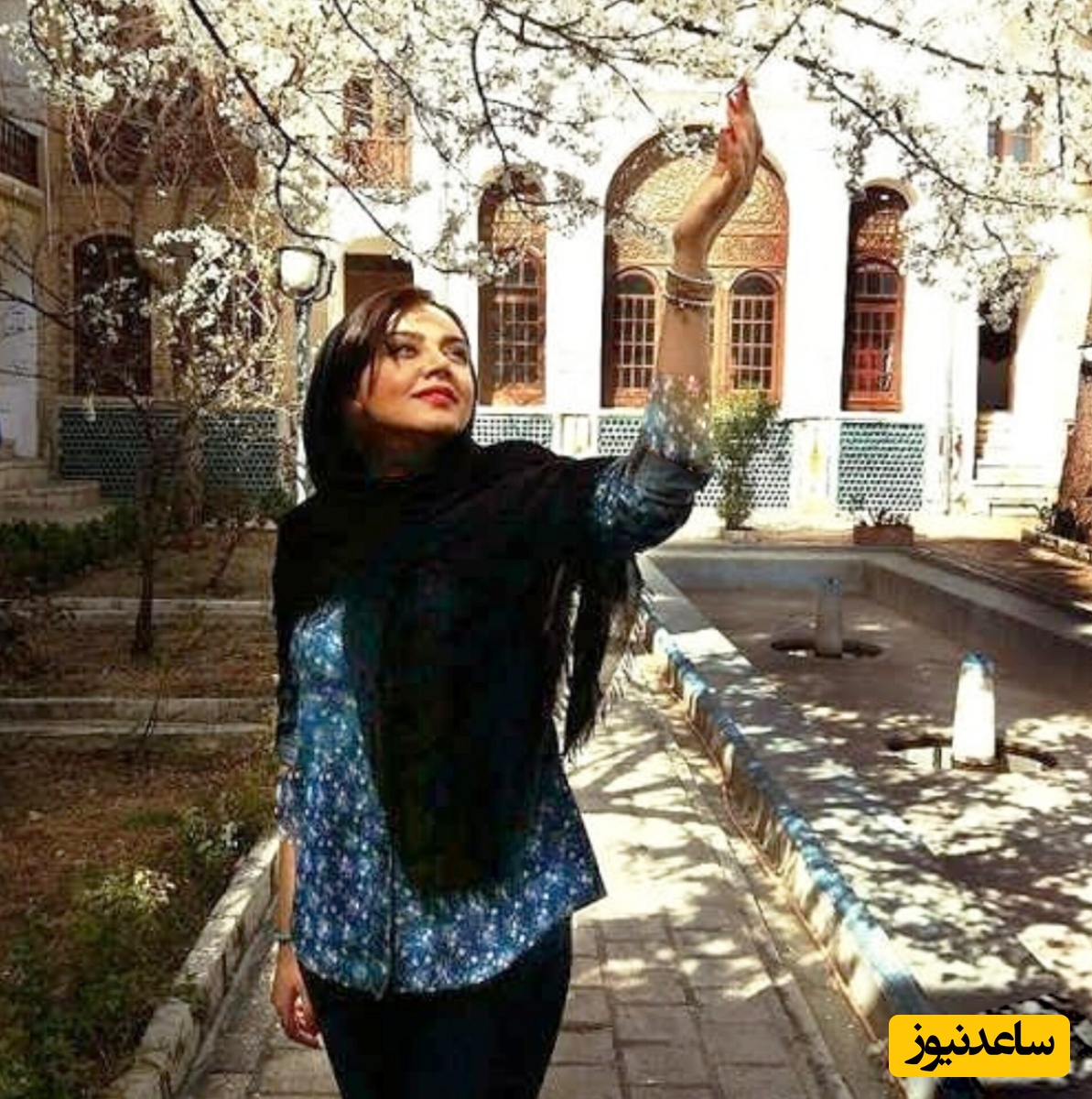 نگاهی به چیدمان منزل ندا قاسمی بازیگر سریال نون خ به سبک تلفیقی/ فانوس، مبلمان چستر، کابینت شیشه ای، آباژور و...