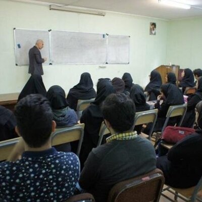 شوخی خنده دار دانشجوی ایرانی با استاد و بردن تلفن ثابت سر کلاس+فیلم