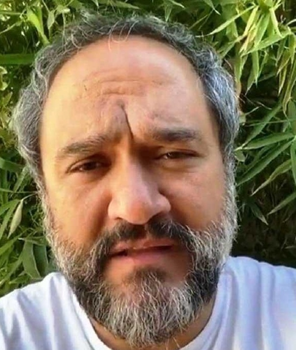 رامبد جوان تبریزی مجری پر انرژی «کارناوال» به سوگ نشست/ روحش شاد ویادش گرامی