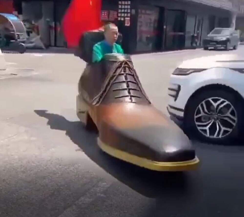 عجیب‌ترین خودرو جهان با مدل کفش مردانه! +ویدئو