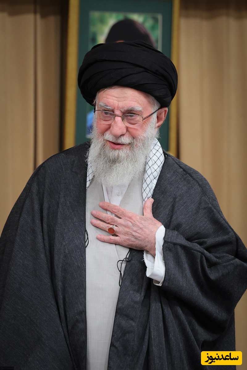 آیه‌ی روی انگشتر رهبر انقلاب که دیروز بر دست داشتند چه می‌گوید؟+عکس