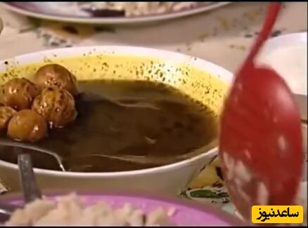 (ویدیو) سکانس خنده دار: اولین ناهار رضا عطاران بعد از عروسی/ هنوز با برنج کنار نیومده بود که قورمه سبزی رو آورد😂