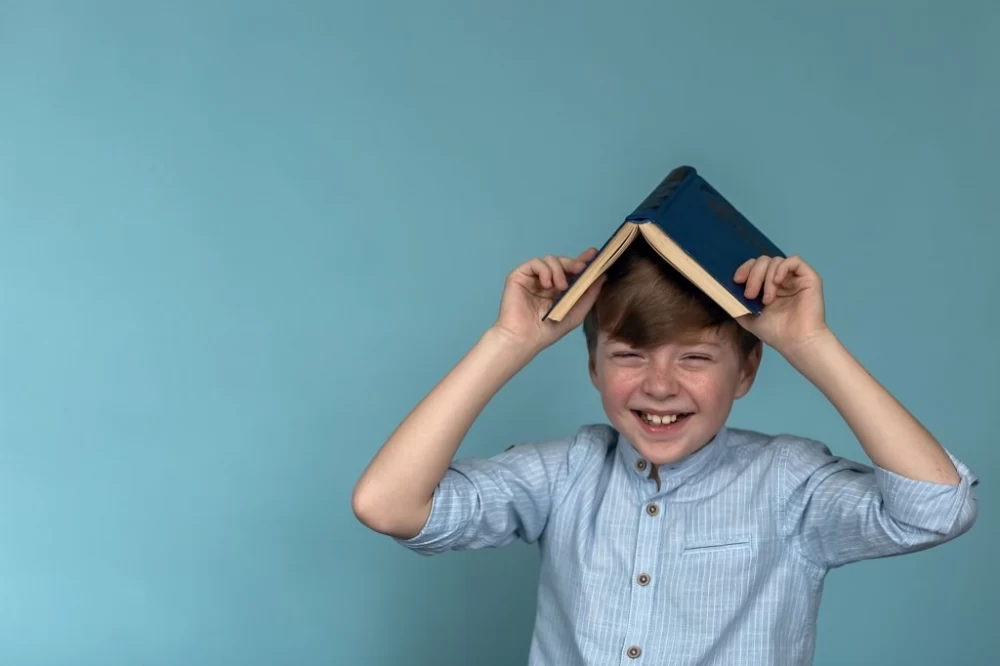 یادی کنیم از پاسخ یک دانش آموز دهه نودی به خبرنگار صدا و سیما/ عجب جوابی داد☠️