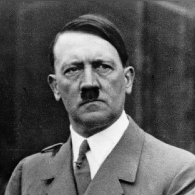 15 حقیقت شگفت انگیز درباره آدولف هیتلر؛ از سبیل مسواکی تا نفرت از سحرخیزی