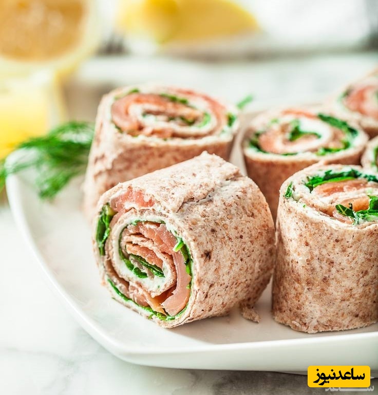 طرز تهیه پیش غذای لقمه‌پیچ کالباس لذیذ که سه سوت آماده میشه+ عکس