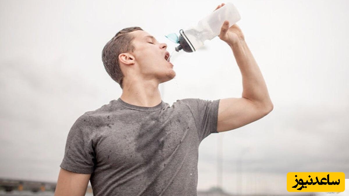 نوشیدن آب زیاد شما را چاق می کند!/+ 10 توصیه مهم تغذیه‌ای زمین گیر کردن استرس