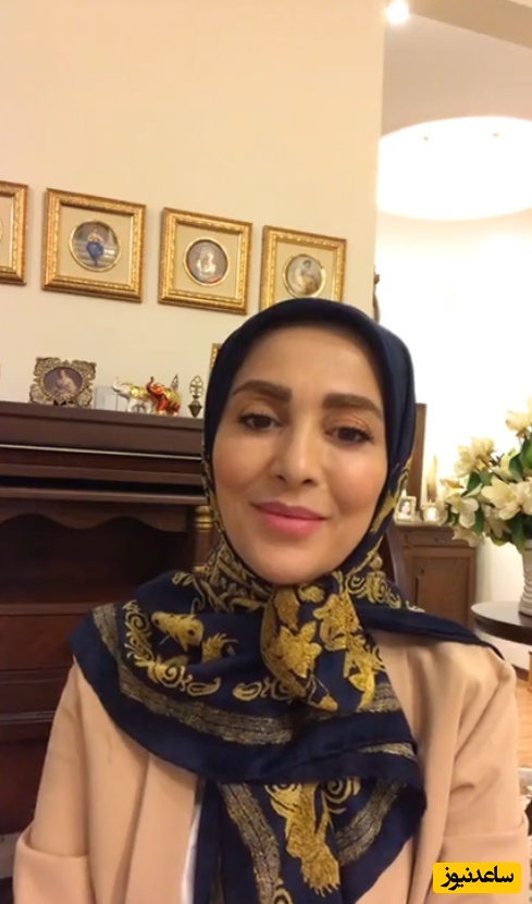 نگاهی به دکوراسیون فاخر منزل ژیلا صادقی به سبک باروک/ زیر لوستری سه بعدی، مبلمان ورساچه ایتالیایی، نقاشی دیواری فراگونار، خاتم کاری روی میز، کدو تنبل های دکوری و...