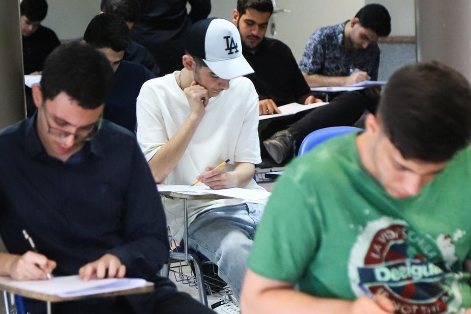 دانلود رایگان سوالات و پاسخ تشریحی کنکور سال 90 رشته انسانی/ راهی برای آمادگی هرچه بیشتر در کنکورهای آینده