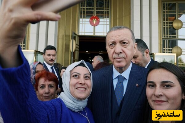 اردوغان پاداش بوسیدن دستش توسط یک زن را نقدا حساب کرد!+ویدیو