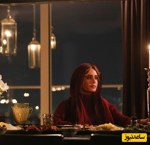 بازتاب سلیقه اشرافی الناز شاکردوست در دکوراسیون مجلل منزل دوبلکس و اتاق خواب او/ مبلمان کنده کاری شده، لوستر طلایی،کتابخونه پر از کتاب های نفیس، پیانو