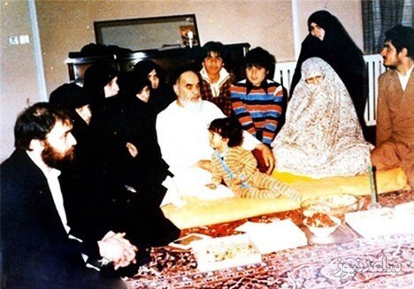 امام خمینی در کنار خانواده
