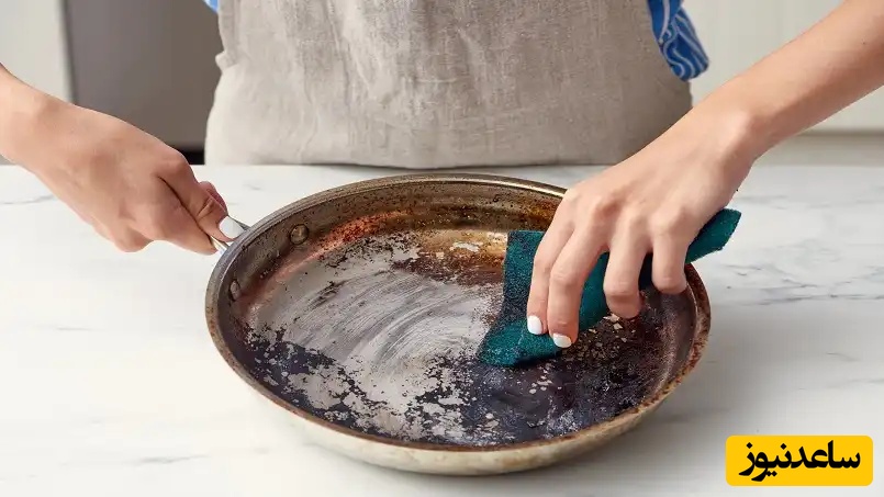 ساده‌ترین روش پاک کردن چربی ماهیتابه فقط در سه سوت تضمینی / دیگه نمیخواد کلی ظرفتو بسابی و خرابش کنی کافیه این ترفند رو یاد بگیری + ویدئو