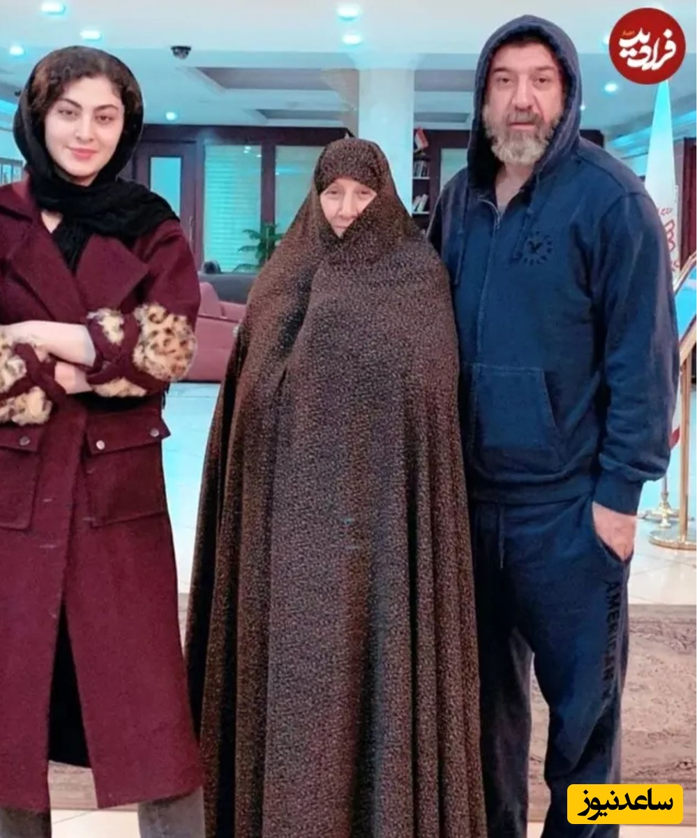 «مریم مومن» در کنار «علی انصاریان و مادرش»