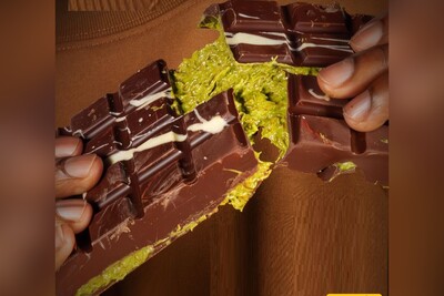 نیم ساعته خوشمزه‌ترین شکلات دبی جهان رو تو خونه درست کن!/ میدونستین شکلات دبی برای اولین بار در آشپزخونه یه زن باردار درست شده؟