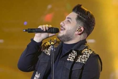 همراهی مردم با آهنگ آرون افشار در پنجمین شب پاتوق فرهنگ‌‌ و هنر+فیلم