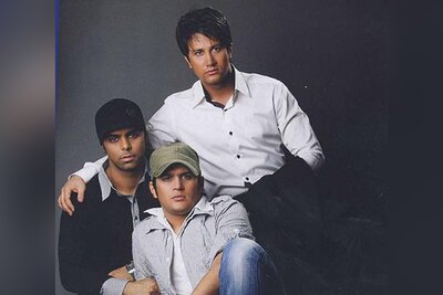 عیادت رامین سریال دلنوازان از بازیگر نقش دکتر فرهاد زند در این سریال در بیمارستان / سیاوش خیرابی همبازی قدیمی رو فراموش نکرد