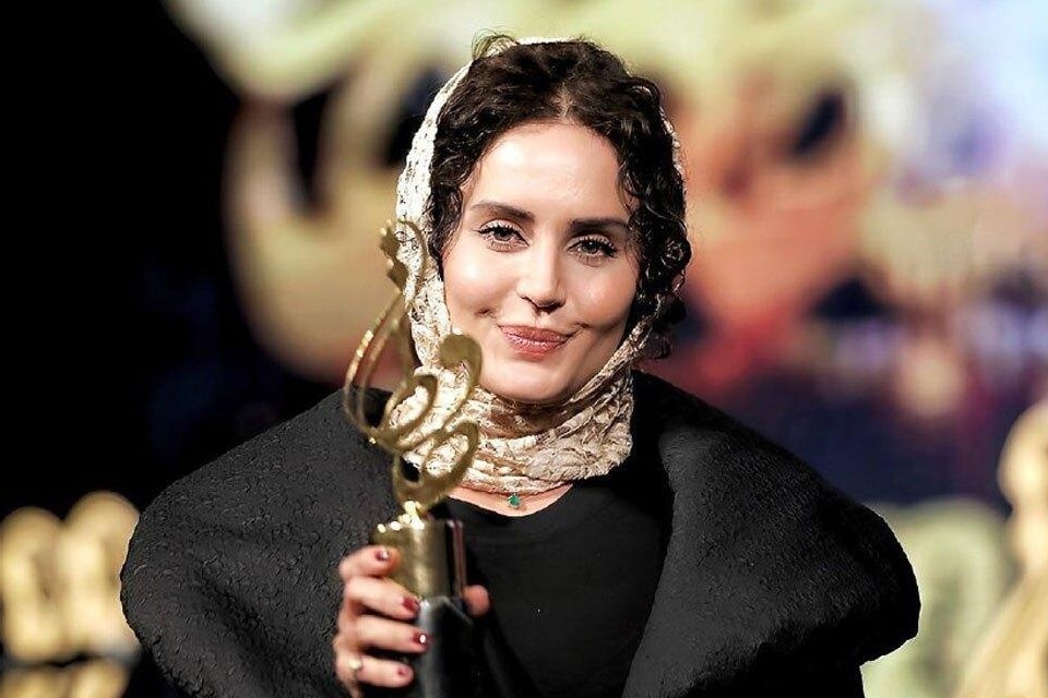 الناز شاکردوست و انتخاب استایل مونوکروم پرحاشیه و متفاوت سوژه اصلی دوربین‌ها شد!🤩+ویدیو