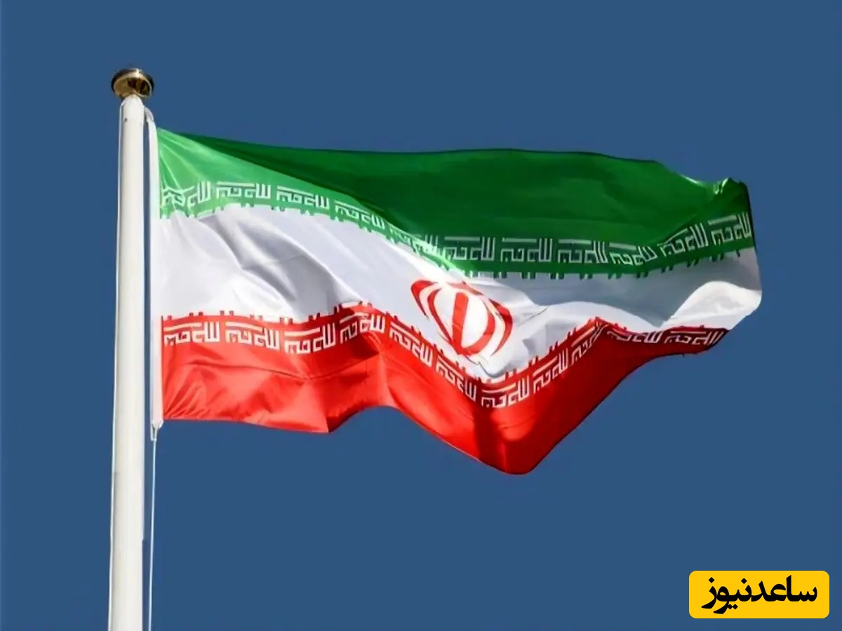 (ویدئو) غیرت ایرانی در برابر توهین به پرچم؛ لحظاتی که در انتظار هر وطن‌فروش بی‌ریشه‌ای است...