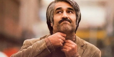 ساعت 20 میلیون تومانی پژمان جمشیدی در اکران «صبحانه با زرافه‌ها»؛ صفحه آبی‌کاربنی مازراتی حسابی خودنمایی کرد!