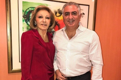 رونمایی از تئاتر خانگی رضا پهلوی و مادرش؛ اسکار بهترین بازیگر نقش اول مرد تقدیم به شازده که کمرش زیر بار «ژست‌های کاری» خم شد!+فیلم