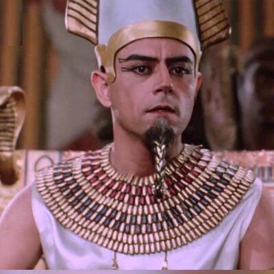 (ویدئو) نگاهی بر گران قیمت ترین اثر هنری تاریخ جهان/ ماسک طلای فرعون مزین شده به ارزشمند ترین جواهرات