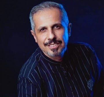 (ویدیو) زبان زرگری "جواد رضویان" برای خواندن شعر باز باران با ترانه / بزرگوار  با این حرکت تن شاعر رو توی گور لرزوند!😂😂