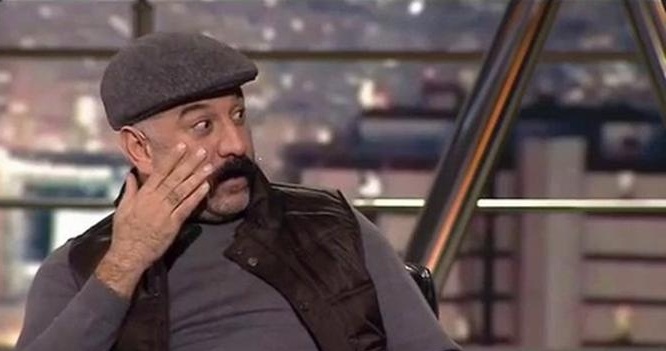 علی انصاریان: شهاب حسینی تو اوج شهرت یه رنو داشت من و فرهاد اصلانی رو دعوت کرده بود فرشته، اونجا یکدفعه ماشین خراب شد، این آقام به جای دنده...+فیلم