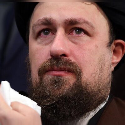 (عکس) گریه های سید حسن خمینی بالای سر پیکر مرحوم هاشمی رفسنجانی / وداع تلخ نوه امام با یار دیرین پدربزرگش