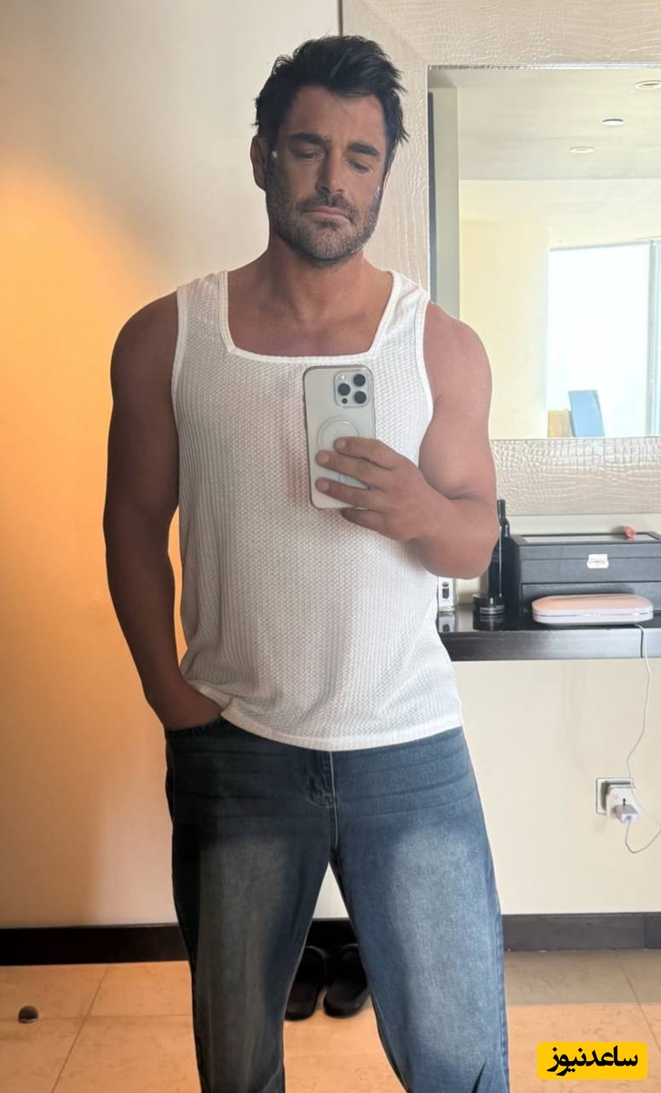 استایل خاص رضا گلزار درآینه‌ی روشویی با پیراهن چروک و موهای آشفته+عکس