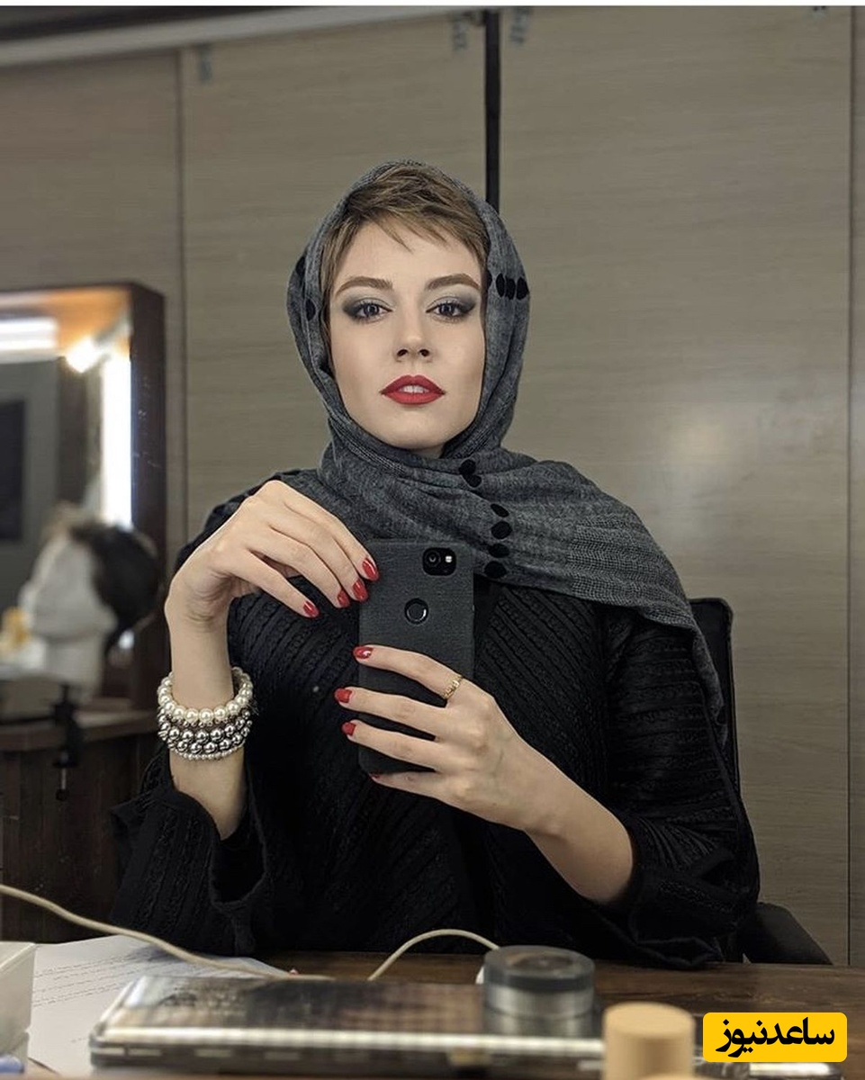 فکر مشوش ماهور الوند و قیافه‌ی گرفته‌اش اصلا با جاسوئیچیش جور درنمیاد🥴