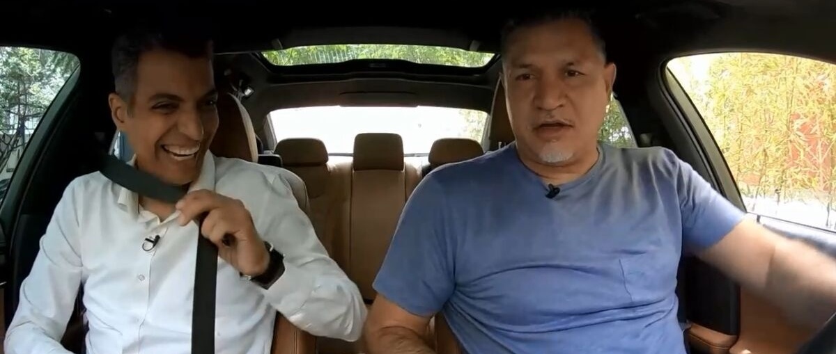 علی دایی به فردوسی پور: لامصب این چه فیلمی بود از ما پخش کردی پلیورم رو کرده بودم تو شلوارم خانومم میگه من اگه زودتر این تیپ رو میدیدم جواب بله نمیدادم🤣+فیلم