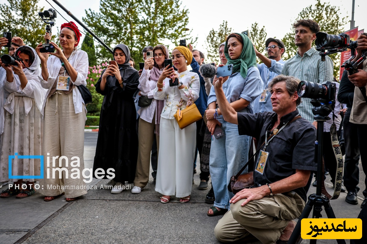 (عکس) تصاویری جالب از خبرنگاران آمریکایی در کنار سحر امامی و خبرنگاران ایرانی دیگر / وقتی خبرنگار آمریکایی می‌خواد مثل سحر امامی ژست بگیره!