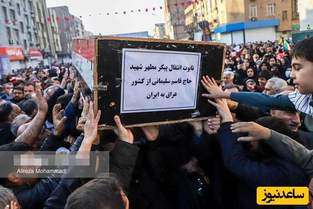 (عکس) تشییع نمادین تابوت حاج سلیمانی در تهران، همزمان با تشییع پیکر پاک شهدا / قاسم هنوزم هست ...