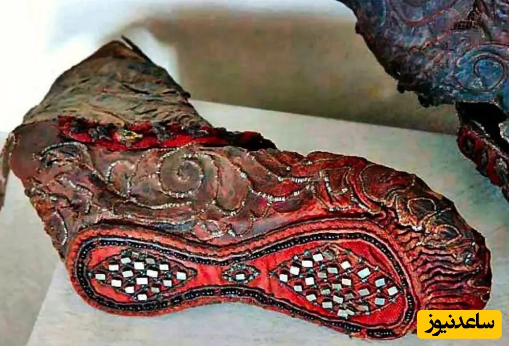 کشف شگفت‌انگیز کفش 2300 ساله با زیره جواهردوزی شده+ تصاویر