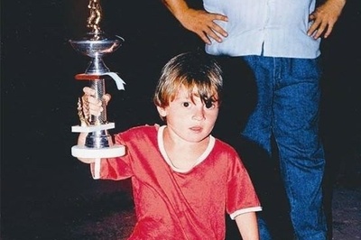 (ویدیو) داستان زندگی لیونل مسی از کودکی تا روی تا قهرمان فوتبال جهان شد/ این فیلم نشون داد پشت هر مرد موفقی قطعاً یک زن فداکار وجود داره👌