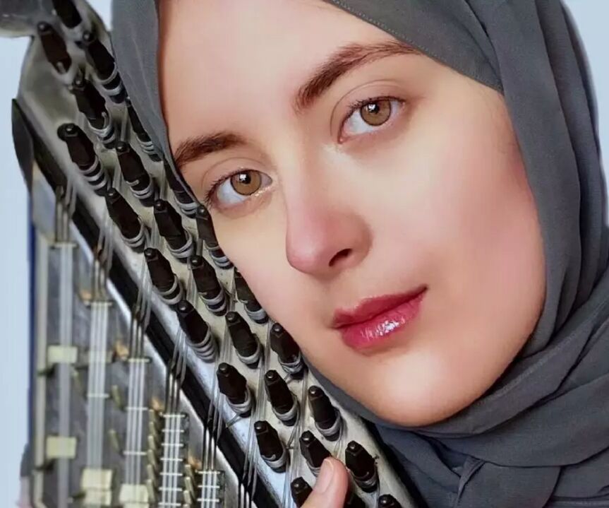 (ویدئو) شاهکار نوازنده زن ایرانی‌الاصل در گروه عرب
