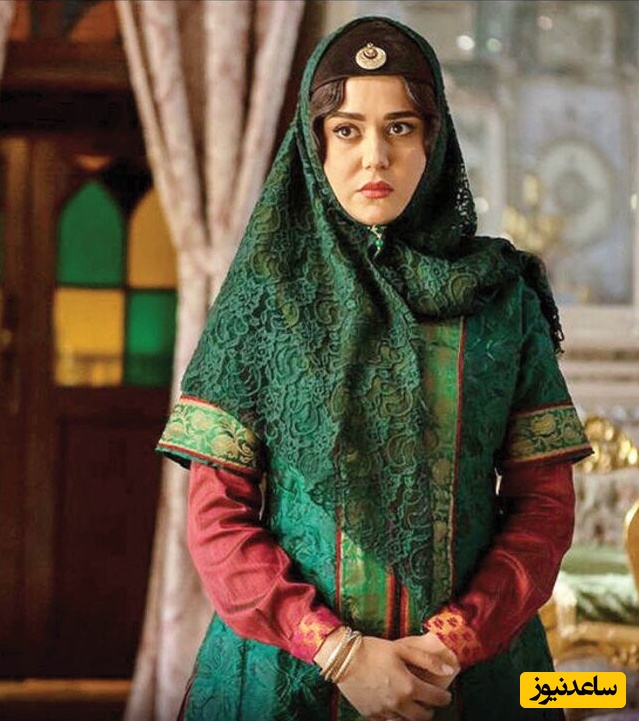 عکس زیر خاکی از تیپ مدرسه‌ای و دهه شصتی پریناز ایزدیار/ جیران ناصرالدین‌شاه با مقنعه