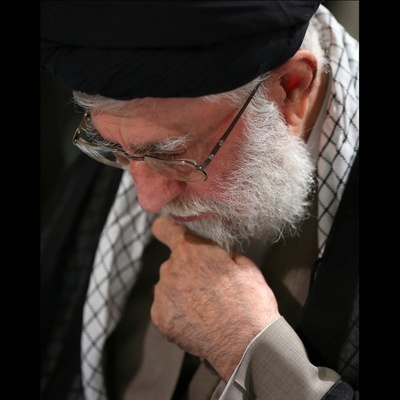 ببینید | خاطره شنیدنی رهبر انقلاب از لحظات آغاز جنگ: نزدیک فرودگاه بودم؛ هر 6 محافظم رو مرخص کردم که بروند ...