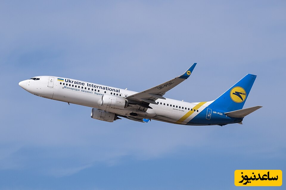 ببینید| لحظه عجیب برخورد دو هواپیما