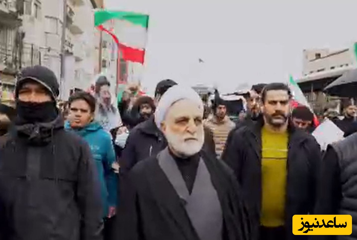 لحظه اصابت موشک به نزدیکی محسنی اژه‌ای در راهپیمایی