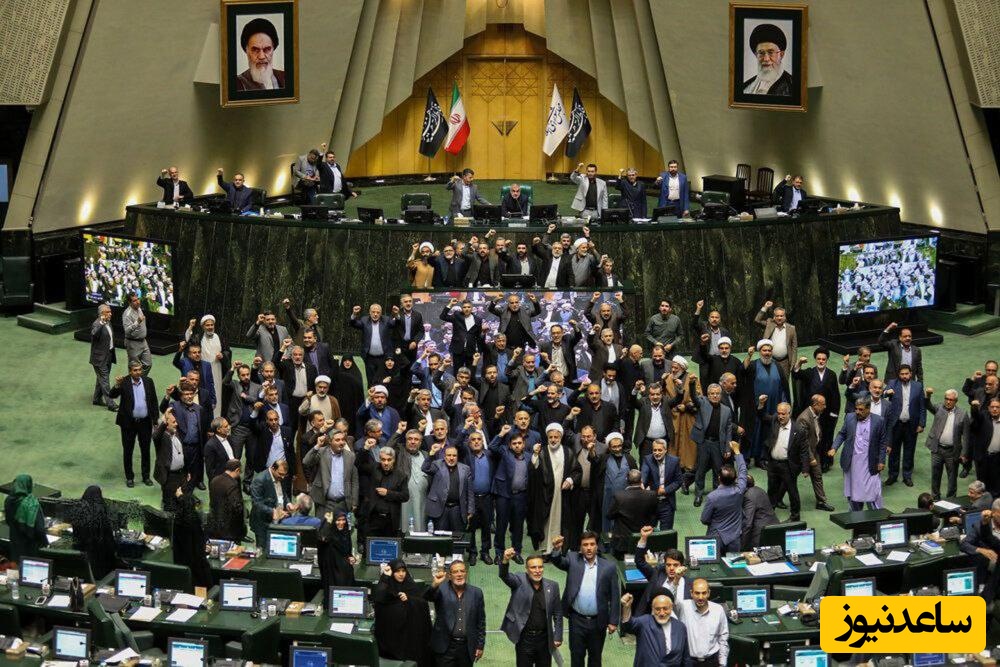 مجلس: سردادن شعار مرگ بر آمریکا به مناسبت 13 آبان+ عکس