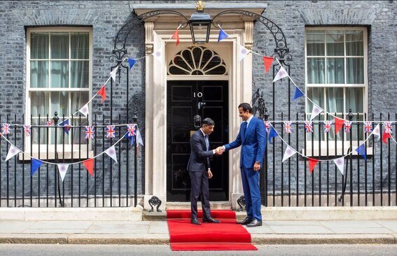 استقبال نخست وزیر انگلیس از امیر قطر در مقابل مقر نخست وزیری انگلیس در لندن/ زوما