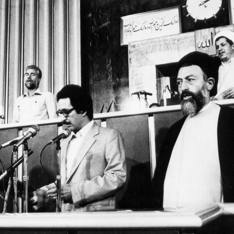 ابوالحسن بنی صدر و شهید بهشتی در مجلس