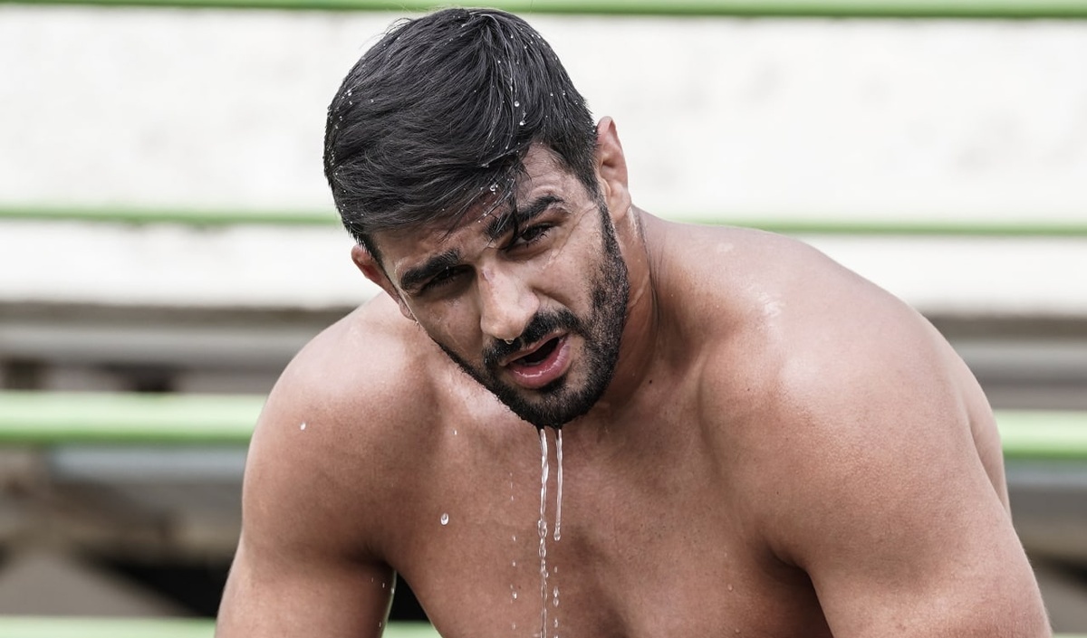 تمرینات جهنمی و طاقت فرسای قهرمانان کشتی در کوه و بیابان+فیلم/ سر تا پای شما رو طلا هم بگیرن بازم کمه👌