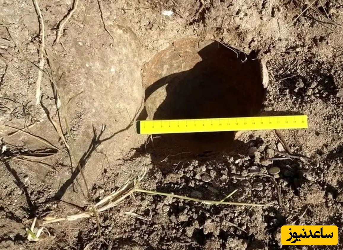 کوزۀ پر از سکّه‌های عثمانی که از زیر حیاط زندان بیرون آمد