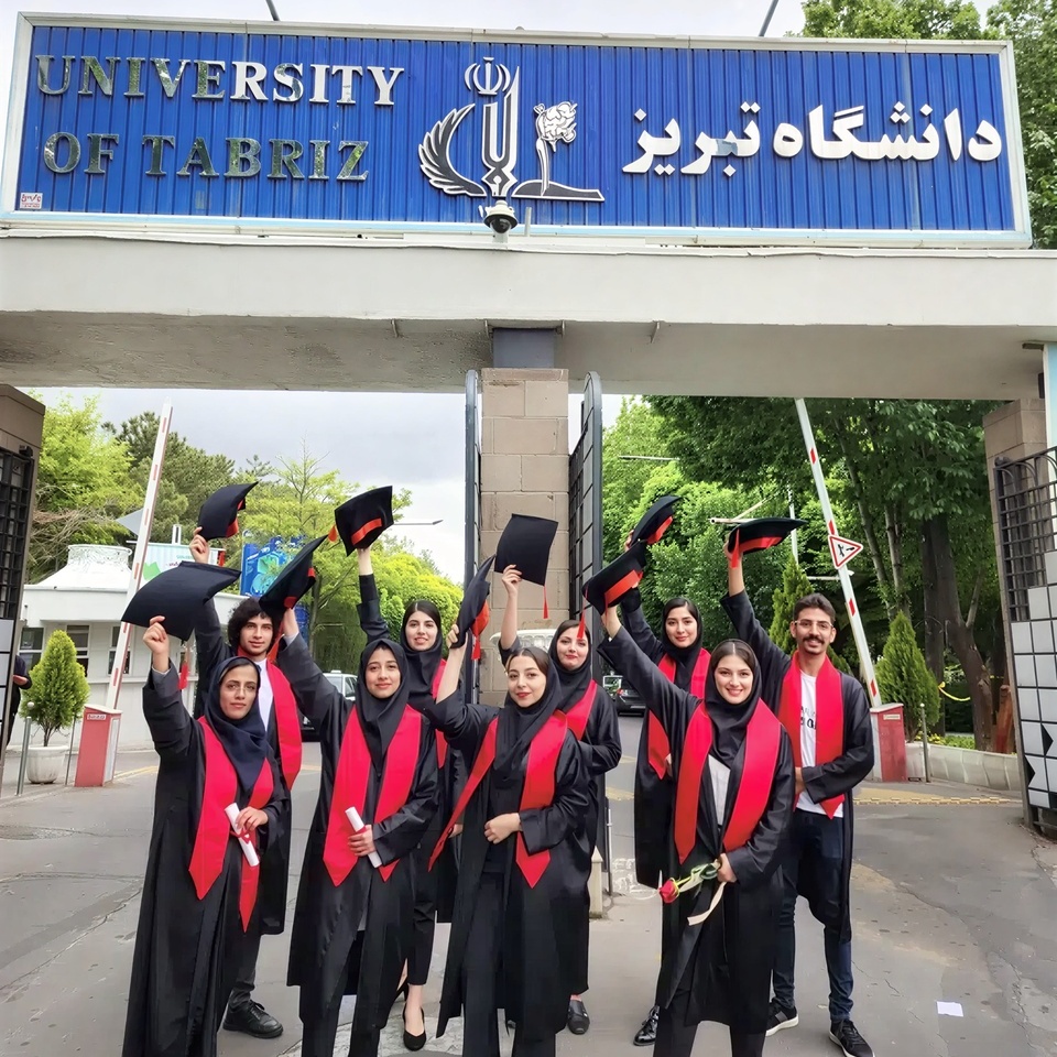 (ویدیو) لحظات بسیار خاص و دیدنی از جشن فارغ التحصیلی دانشجویان گردشگری ورودی 97 دانشگاه تبریز/ ببین چه شور و شوقی توی بچه‌ها موج می‌زنه!🤩