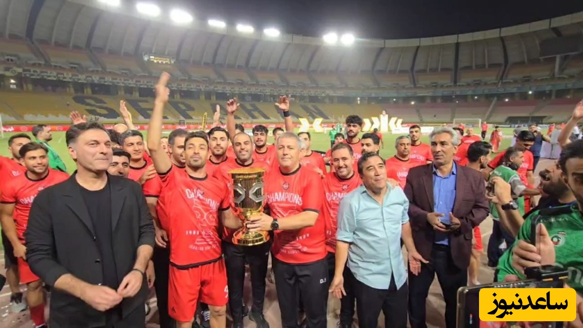 لحظه پرافتخار بالابردن جام سوپرکاپ توسط شجاع خلیل زاده/ از شادی تراکتوری ها تا فیلم گرفتن باحال حسین زاده+فیلم