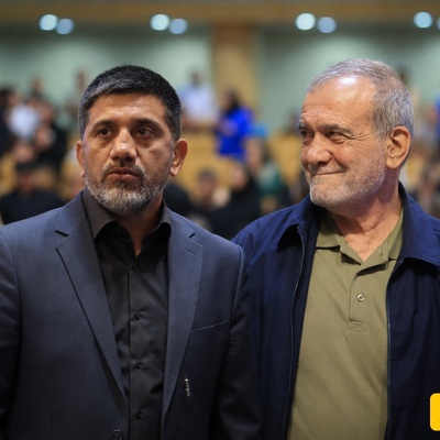 شوخی بی‌پرده علیرضا دبیر با لباس جدید رئیس‌جمهور؛ «از وقتی آمدید ما راحت شدیم!» + فیلم