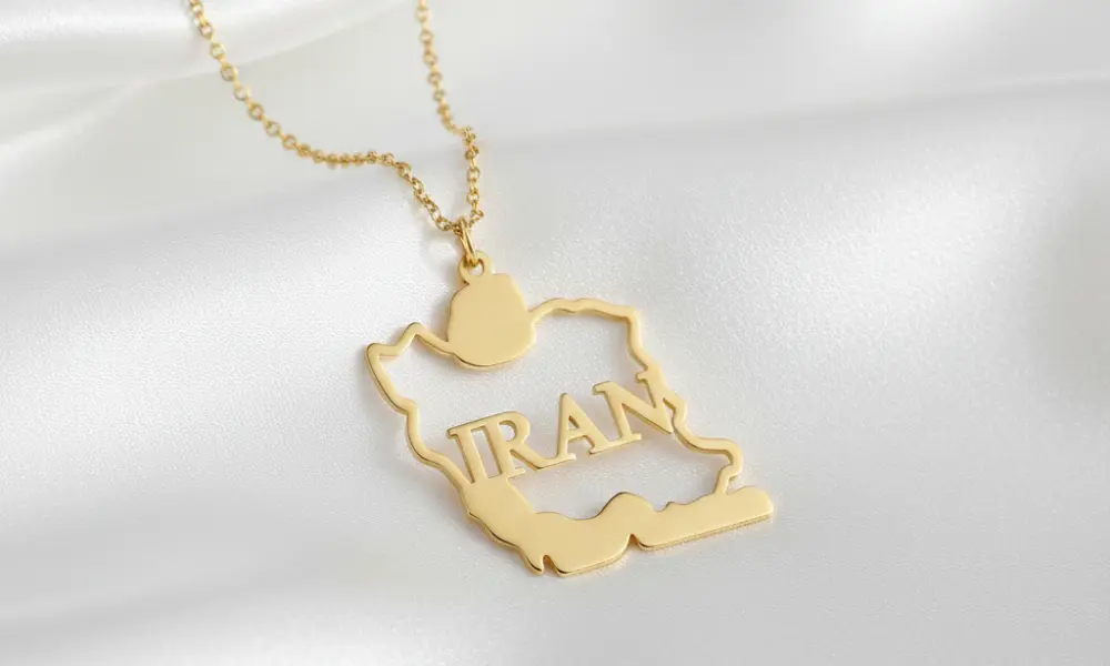 وطن را به قلبت سنجاق کن؛ ابتکار جذاب هنرمند خوش‌ذوق در طراحی گردنبند طلا به شکل نقشه ایران+ویدیو/ تلفیق هنرِ دست و هویت ملی👌